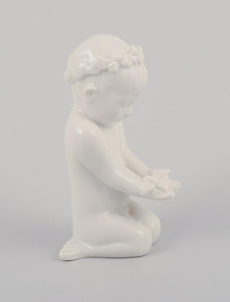 Bing and Grondahl, three porcelain figurines of girls. White glazed. 1930-1950s. Danés en venta