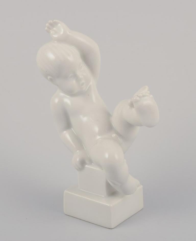 Bing e Grondahl. Due statuette in porcellana di due bambini.
Whiting smaltato.
Anni '20-'30.
Contrassegnato.
Prima qualità di fabbrica. 
Condizioni perfette.
Dimensioni: Altezza 17,0 cm. x Larghezza 6,0 cm.