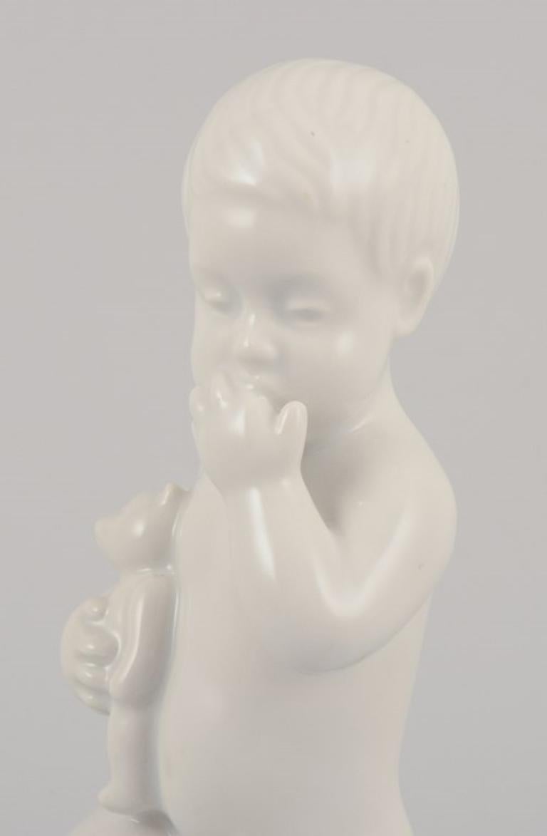 Bing e Grondahl. Due statuette di porcellana raffiguranti dei ragazzini. Bianco smaltato in vendita 2