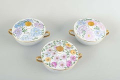 Bing & Grøndahl. 3 porcelain bouillon cups with lids. Floral motifs.