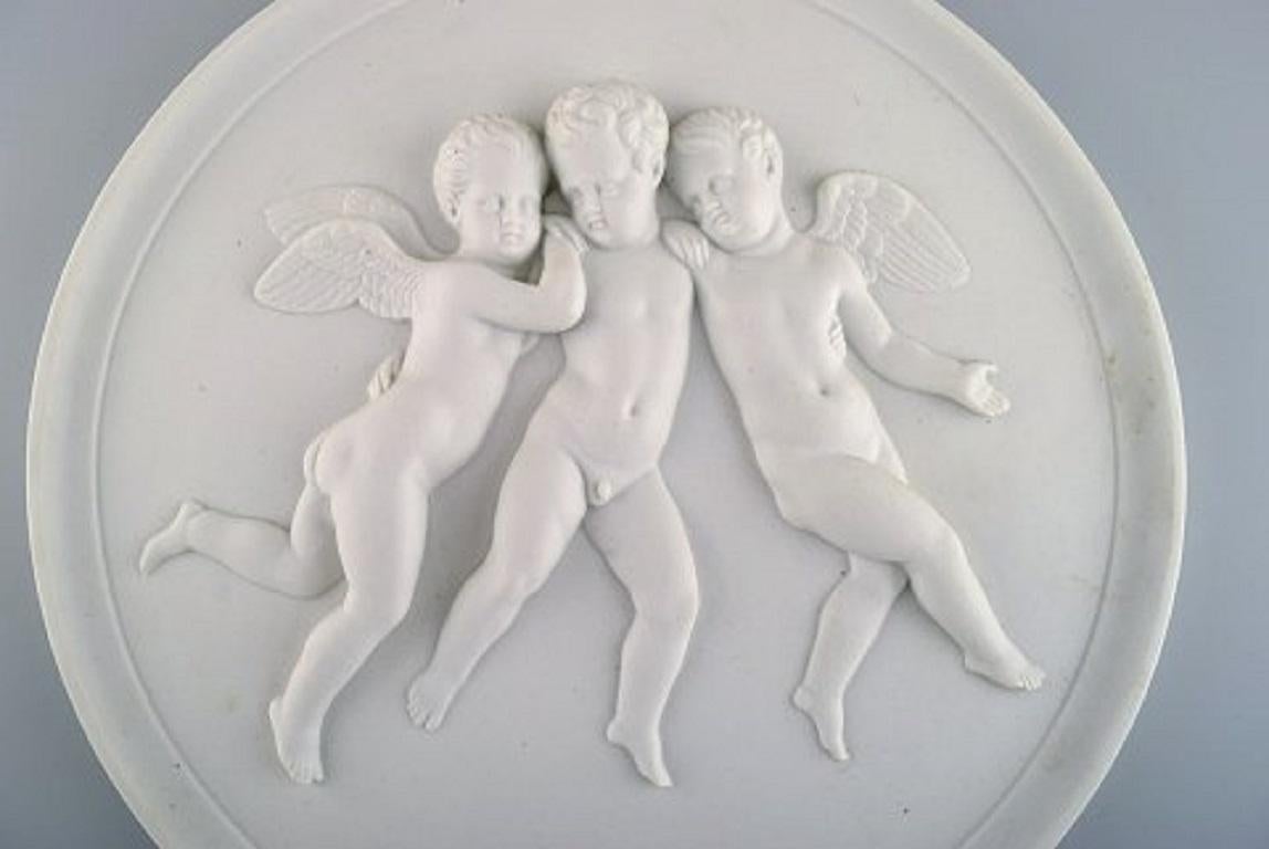 Bing & Grøndahl after Thorvaldsen. Antique biscuit wall plaque with putti in relief, 1870s-1880s.
Measure: Diameter 32.5 cm.
In excellent condition.
Stamped.
1st factory quality.