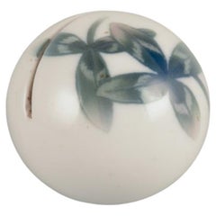 Bing & Grøndahl, tarjetero de porcelana Art Nouveau. Hacia 1900