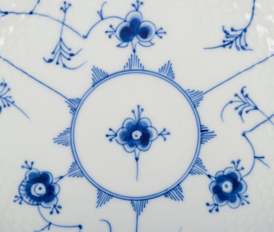 Bing & Grøndahl Azul Acanalado. Juego de seis platos llanos de porcelana. Pintado a mano en venta