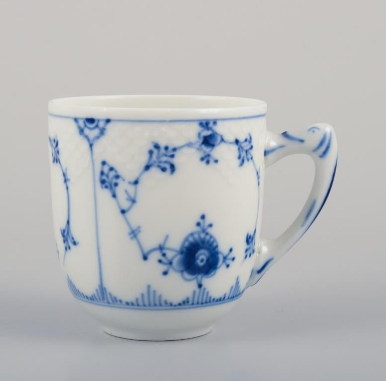 Smaltato Bing & Grøndahl Blue Fluted pattern. Cinque tazze da caffè con piattini. in vendita