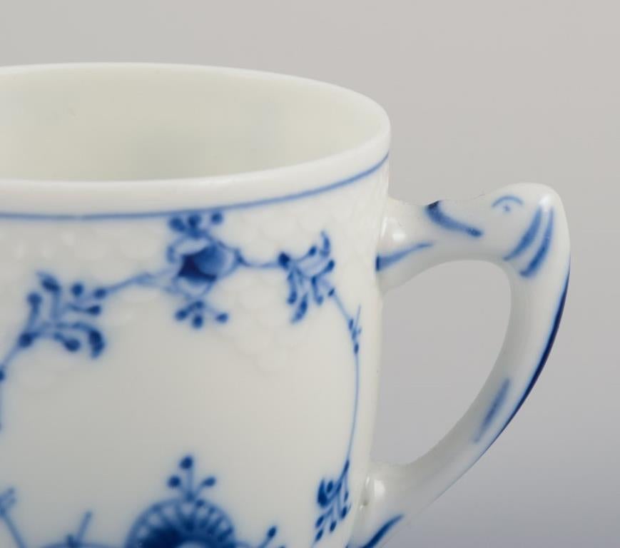 Bing & Grøndahl Blue Fluted pattern. Cinque tazze da caffè con piattini. In condizioni ottime in vendita a København, Copenhagen