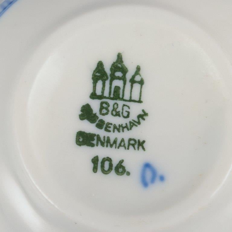 Bing & Grøndahl Blue Fluted pattern. Cinque tazze da caffè con piattini. in vendita 1
