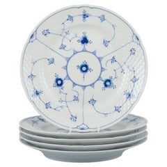 Bing & Grøndahl Blue Fluted. Set of five dinner plates in porcelain.