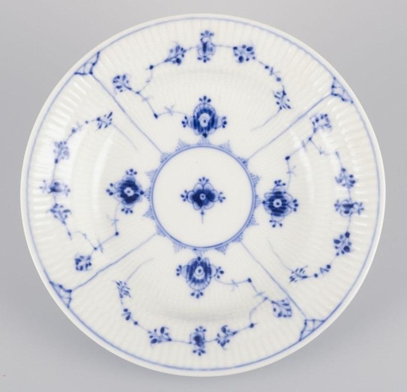 Bing & Grøndahl Blue Fluted.  Set of four antique deep plates in porcelain. Danés en venta