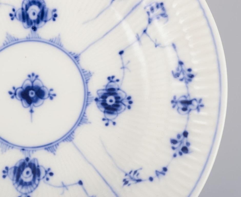 Bing & Grøndahl Blue Fluted.  Set of four antique deep plates in porcelain. Pintado a mano en venta