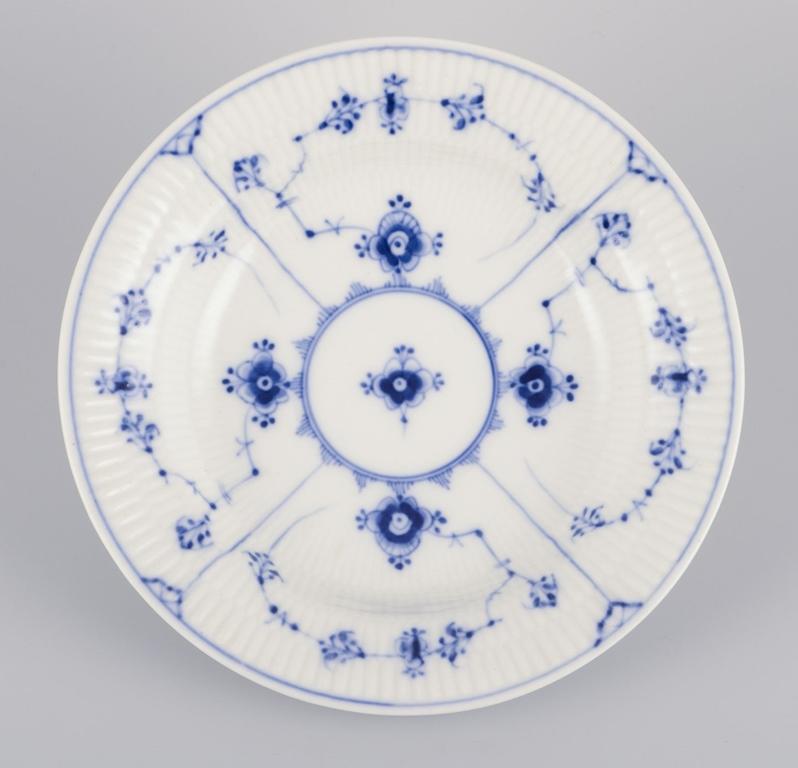 Bing & Grøndahl Blue Fluted.  Two antique deep plates in porcelain. Danés en venta