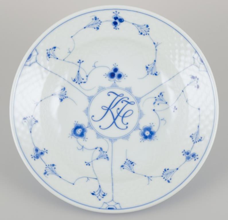 Bing & Grøndahl Azul Acanalado. Dos grandes platos hondos con monograma. Danés en venta