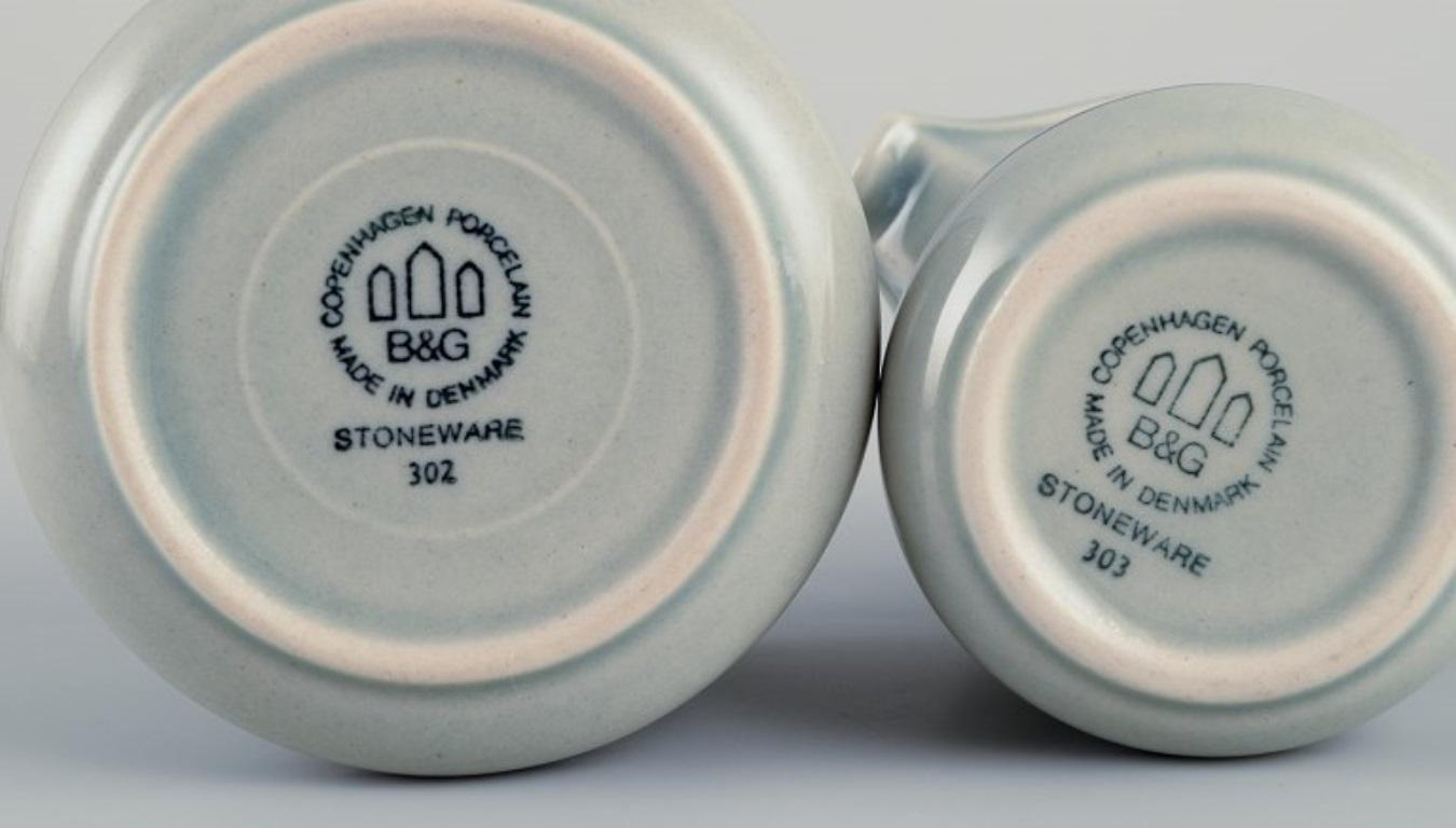 Fin du 20e siècle Bing & Grøndahl Colombie. Quatre paires de tasses à café en grès. en vente