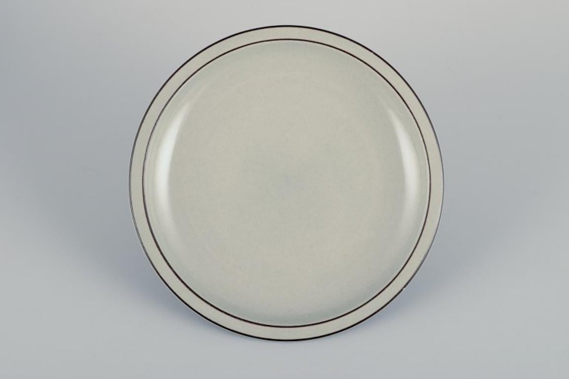 Bing & Grøndahl Colombie. Ensemble de huit assiettes en grès.
Depuis les années 1970.
Modèle : 306.
Marqué.
En parfait état.
Première qualité d'usine.
Dimensions de l'objet : Diamètre 16,5 cm.
