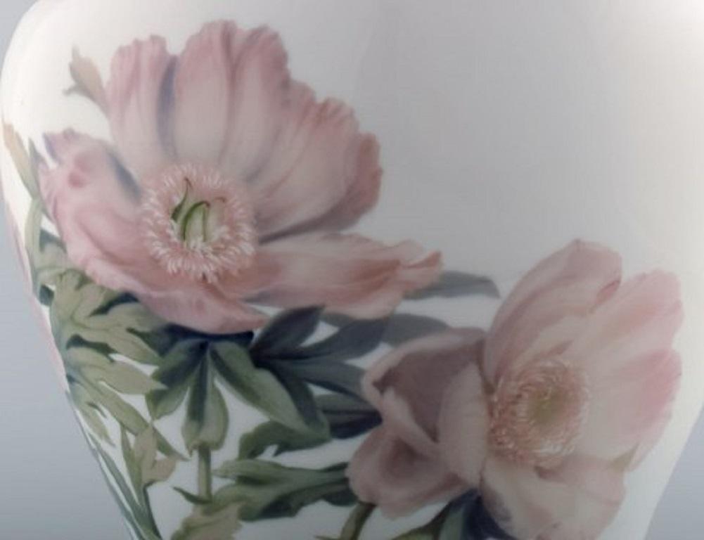 Bing & Grøndahl, Colossal Jardinière / Flower Pot in Porcelain, 1915-1920 In Good Condition In Copenhagen, DK
