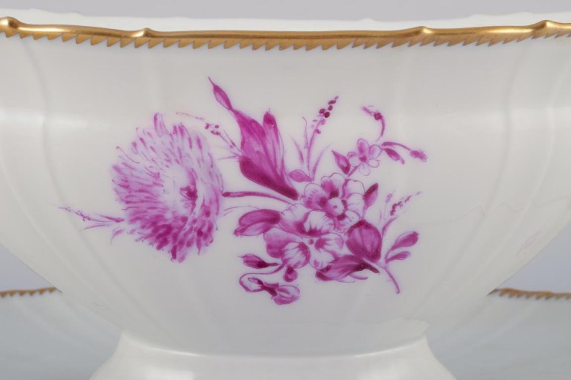 Early 20th Century Bing & Grøndahl, Denmark. Hand-painted sauce boat with floral decorations For Sale