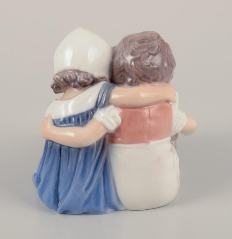 Bing & Grøndahl, Danimarca. Statuetta in porcellana di bambini che leggono. In condizioni ottime in vendita a Copenhagen, DK