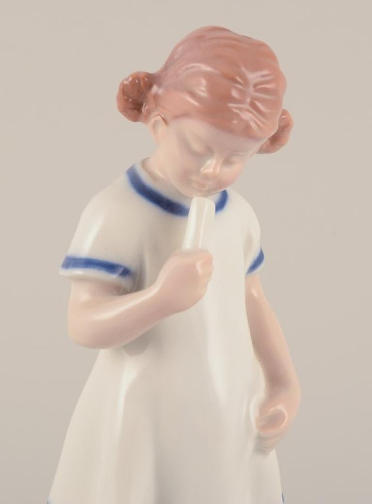 Bing & Grøndahl, Denmark. Rare porcelain figurine. Young girl with ice cream.  In Excellent Condition For Sale In Copenhagen, DK