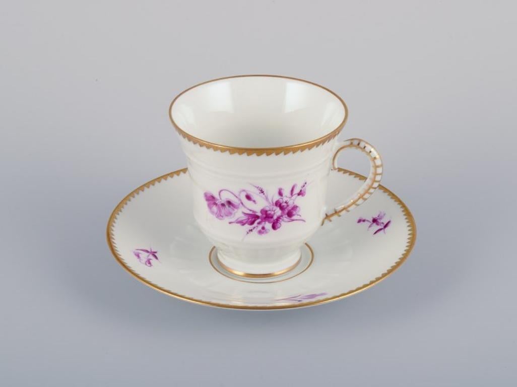 Bing & Grøndahl, Denmark. A set of five coffee cups and saucers with flower decorations in purple and gold trim. Hand-painted.
Approximately 1920s.
Marked.
In perfect condition. Appears unused.
First factory quality.
Cup: Height 7.2 cm x Diameter