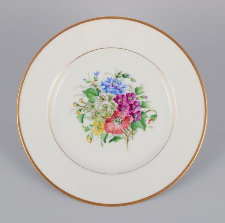 Bing & Grøndahl, Denmark. A set of five porcelain plates hand-painted with various polychrome flower motifs and gold rim.
From the 1920s.
Marked.
First factory quality.
In perfect condition.
Dimensions: 21.5 cm.
