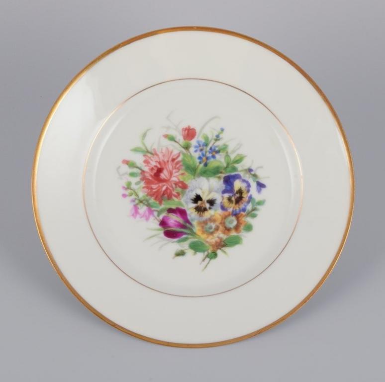 Early 20th Century Bing & Grøndahl, Denmark. Set of five porcelain plates hand-painted with flowers For Sale