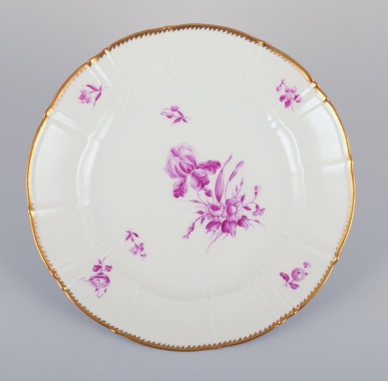Hand-Painted Bing & Grøndahl, Denmark. Set of six dinner plates with flower decorations For Sale