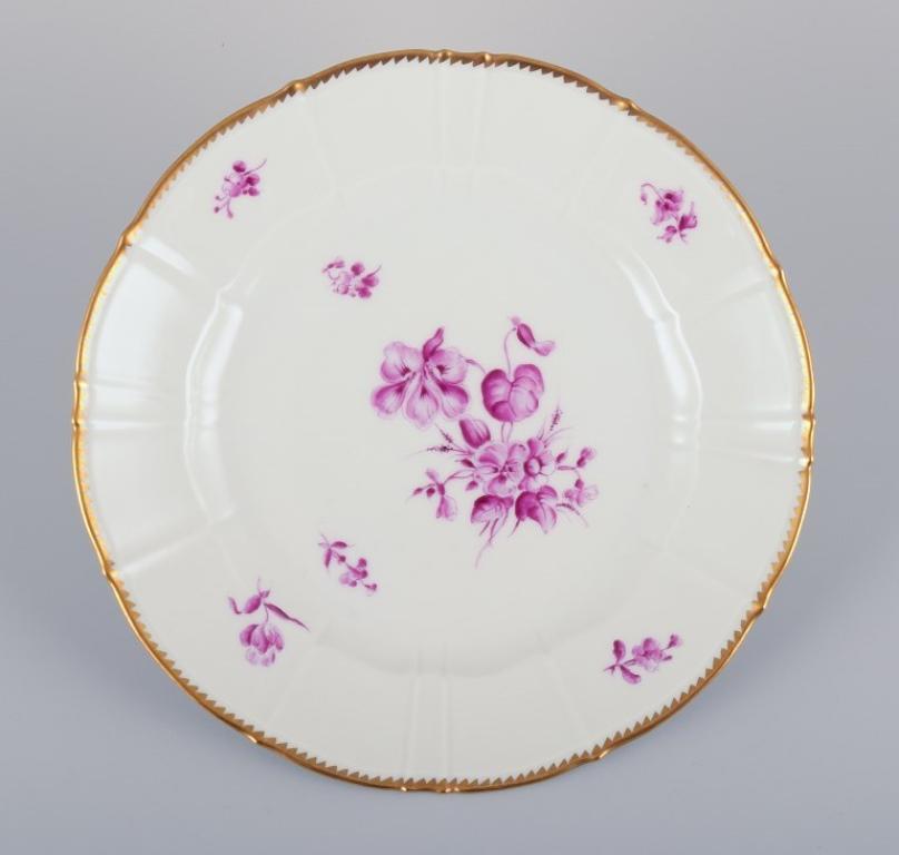 Porcelain Bing & Grøndahl, Denmark. Set of six dinner plates with flower decorations For Sale