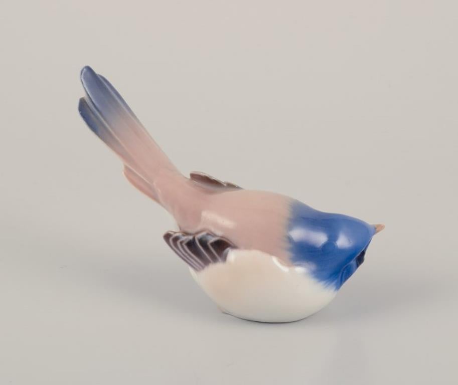 Danish Bing & Grøndahl, Denmark. Two porcelain figurines of birds. Ca 1930s For Sale