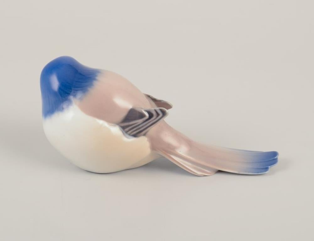 Bing & Grøndahl, Denmark. Two porcelain figurines of birds. Ca 1930s In Excellent Condition For Sale In Copenhagen, DK