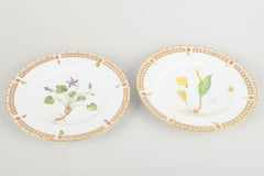 Bing & Grøndahl, Denmark. Two porcelain lunch plates in “Flora Danica” style.