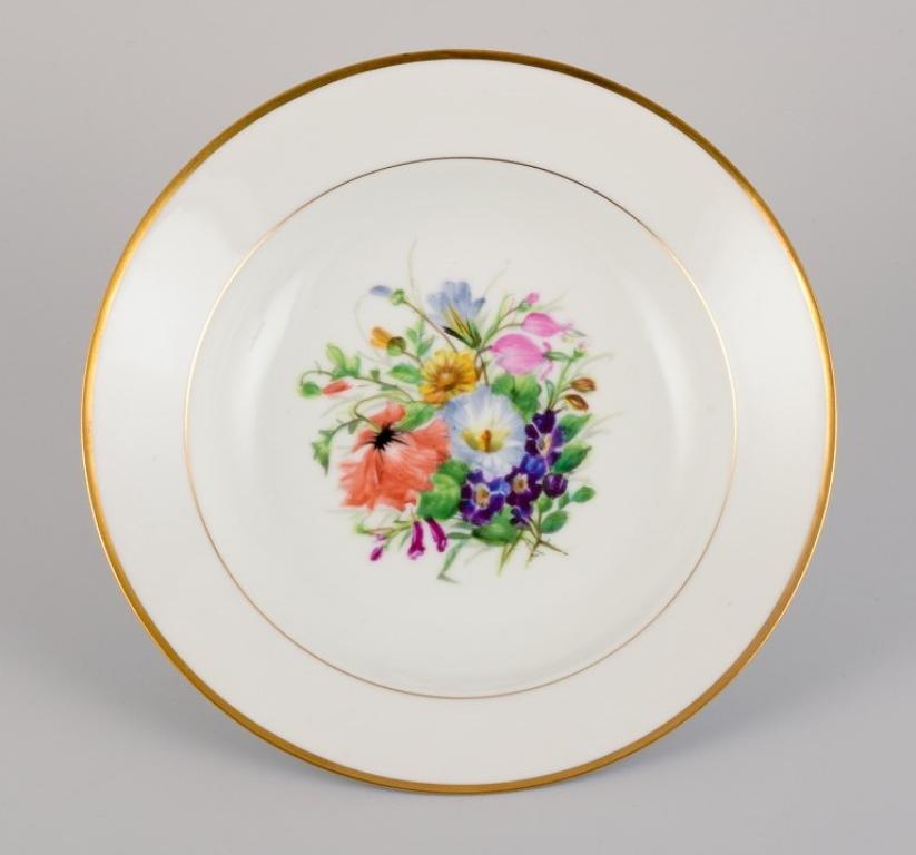 Danish Bing & Grøndahl, eight deep plates in porcelain hand-painted with flowers For Sale