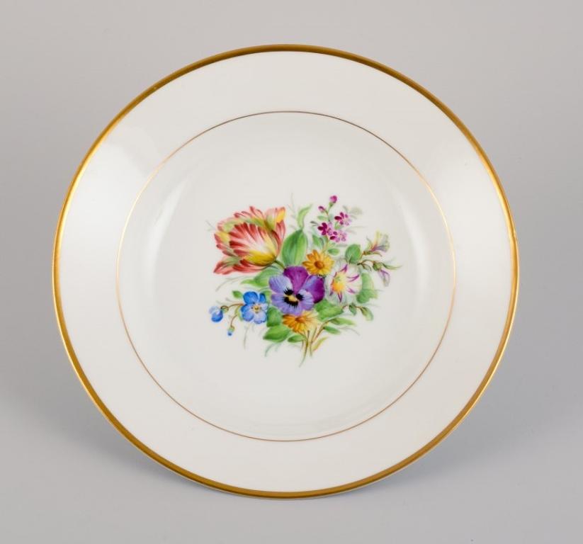 Bing & Grøndahl, eight deep plates in porcelain hand-painted with flowers In Excellent Condition For Sale In Copenhagen, DK