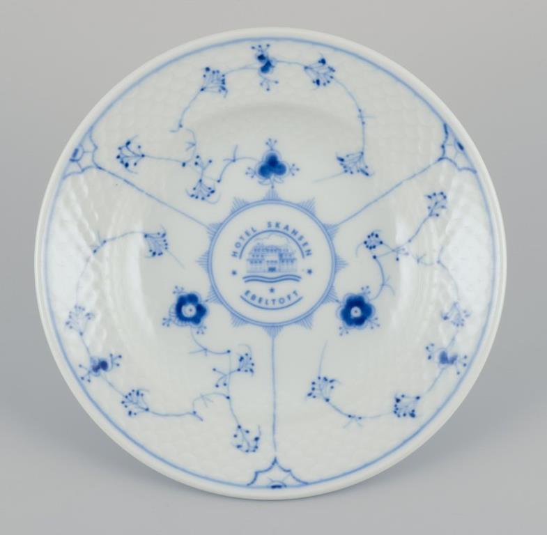 Bing & Grøndahl. Five Blue Fluted deep plates in hotel/restaurant porcelain In Excellent Condition In Copenhagen, DK