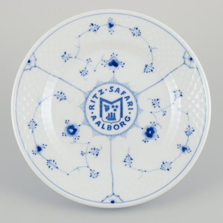 Hand-Painted Bing & Grøndahl. Five Blue Fluted dinner plates. Hotel/restaurant porcelain.
