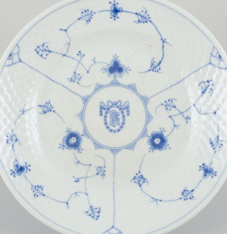 Bing & Grøndahl. Five Blue Fluted dinner plates. Hotel/restaurant porcelain. 1