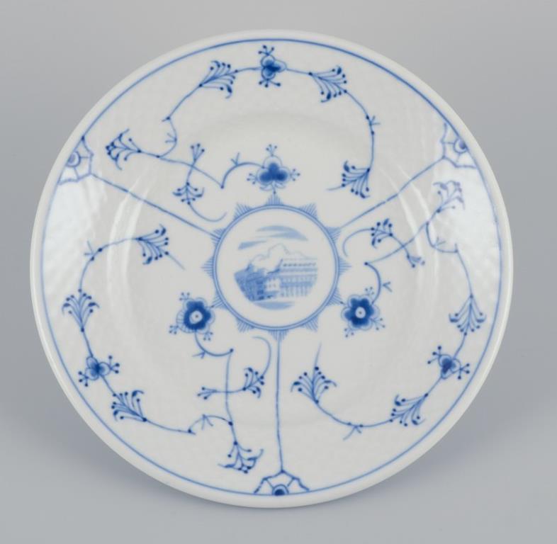 Bing & Grøndahl. Cinco platos acanalados azules para el almuerzo. Porcelana de hotel/restaurante. Pintado a mano en venta