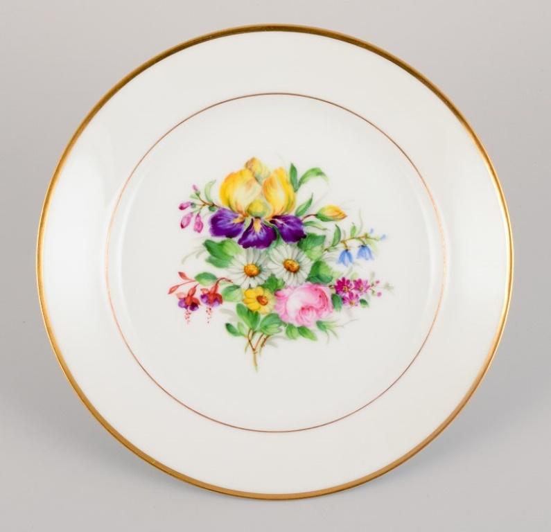 Bing & Grøndahl, five porcelain lunch plates hand-painted with flowers In Excellent Condition For Sale In Copenhagen, DK