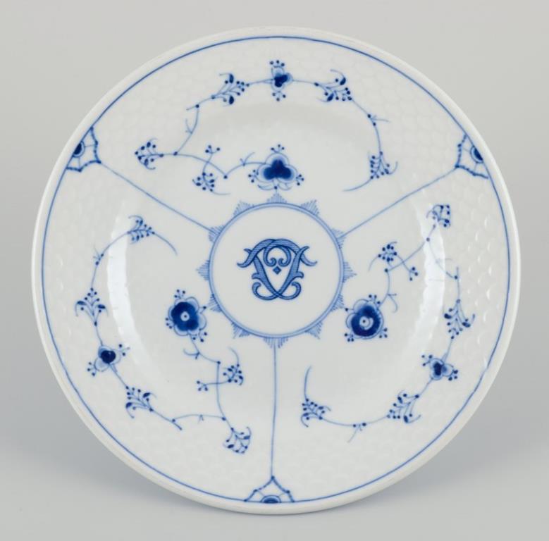Hand-Painted Bing & Grøndahl. Four Blue Fluted dinner plates. Hotel/restaurant porcelain.