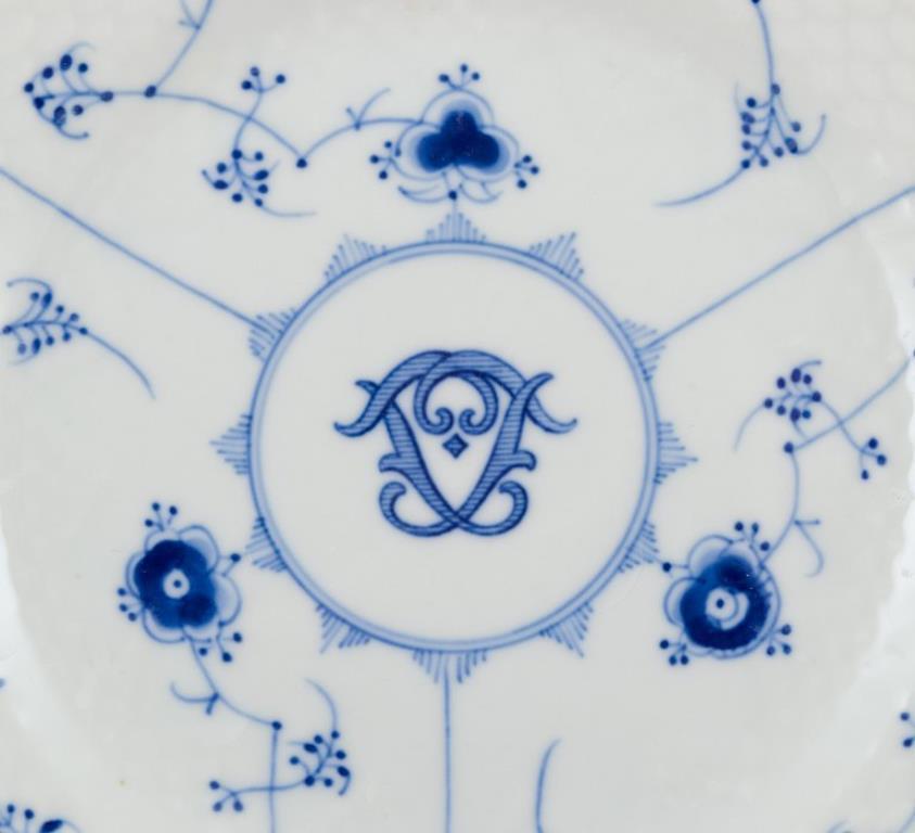 Bing & Grøndahl. Four Blue Fluted dinner plates. Hotel/restaurant porcelain. In Excellent Condition In Copenhagen, DK