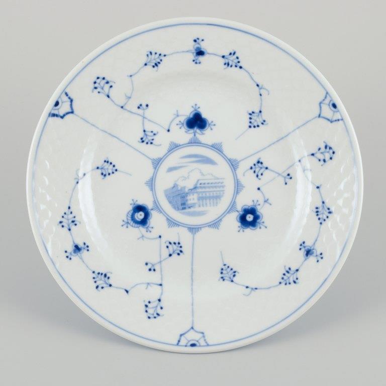 Bing & Grøndahl. Four Blue Fluted dinner plates. Hotel/restaurant porcelain. 1