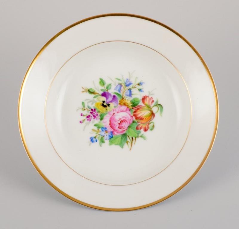 Bing & Grøndahl, four deep plates in porcelain hand-painted with flowers In Excellent Condition For Sale In Copenhagen, DK