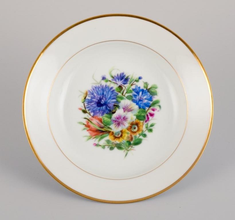 Bing & Grøndahl, four deep plates in porcelain with flowers and gold decoration In Excellent Condition For Sale In Copenhagen, DK