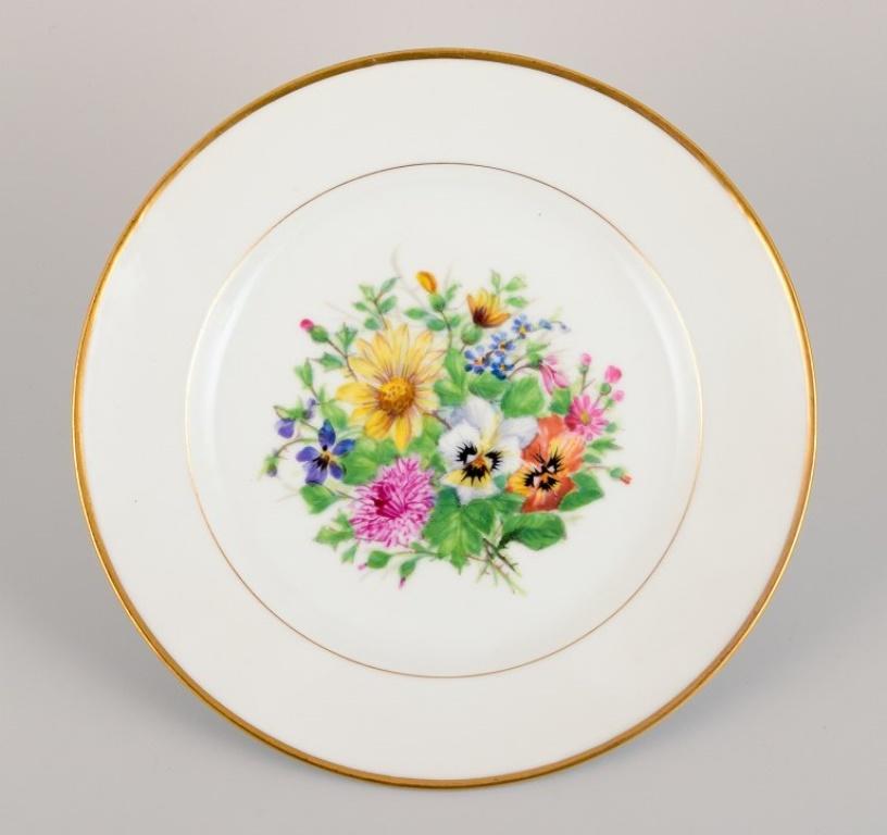 Bing & Grøndahl, four dinner plates in porcelain, 1920/30s In Excellent Condition For Sale In Copenhagen, DK