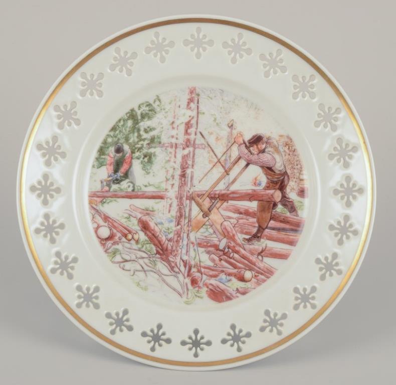 Bing & Grøndahl. Quattro piatti in porcellana con motivi tratti dai dipinti di Carl Larsson. In condizioni ottime in vendita a Copenhagen, DK