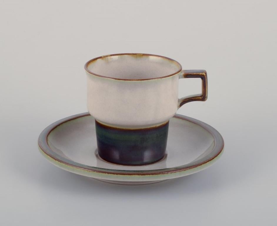Bing & Grøndahl. Four sets of Tema coffee cups with matching saucers and a sugar bowl in stoneware.
From the 1970s.
Model: 302 + 305.
Marked.
In perfect condition.
First factory quality.
Cup: H 7.4 cm x D 7.5 cm.
Saucer: 14.9 cm.