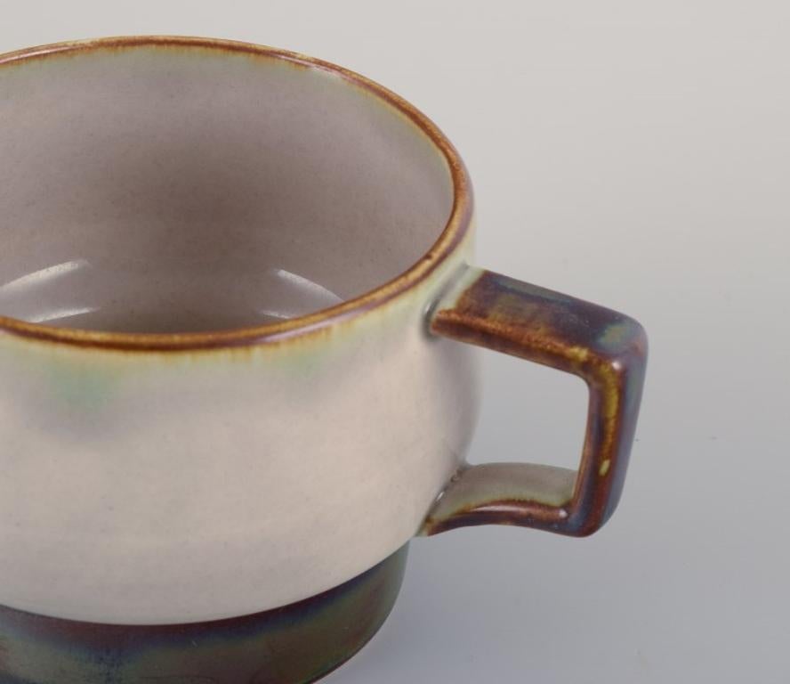 Danois Bing & Grøndahl. Quatre ensembles de tasses à thé Tema avec soucoupes en grès.  en vente