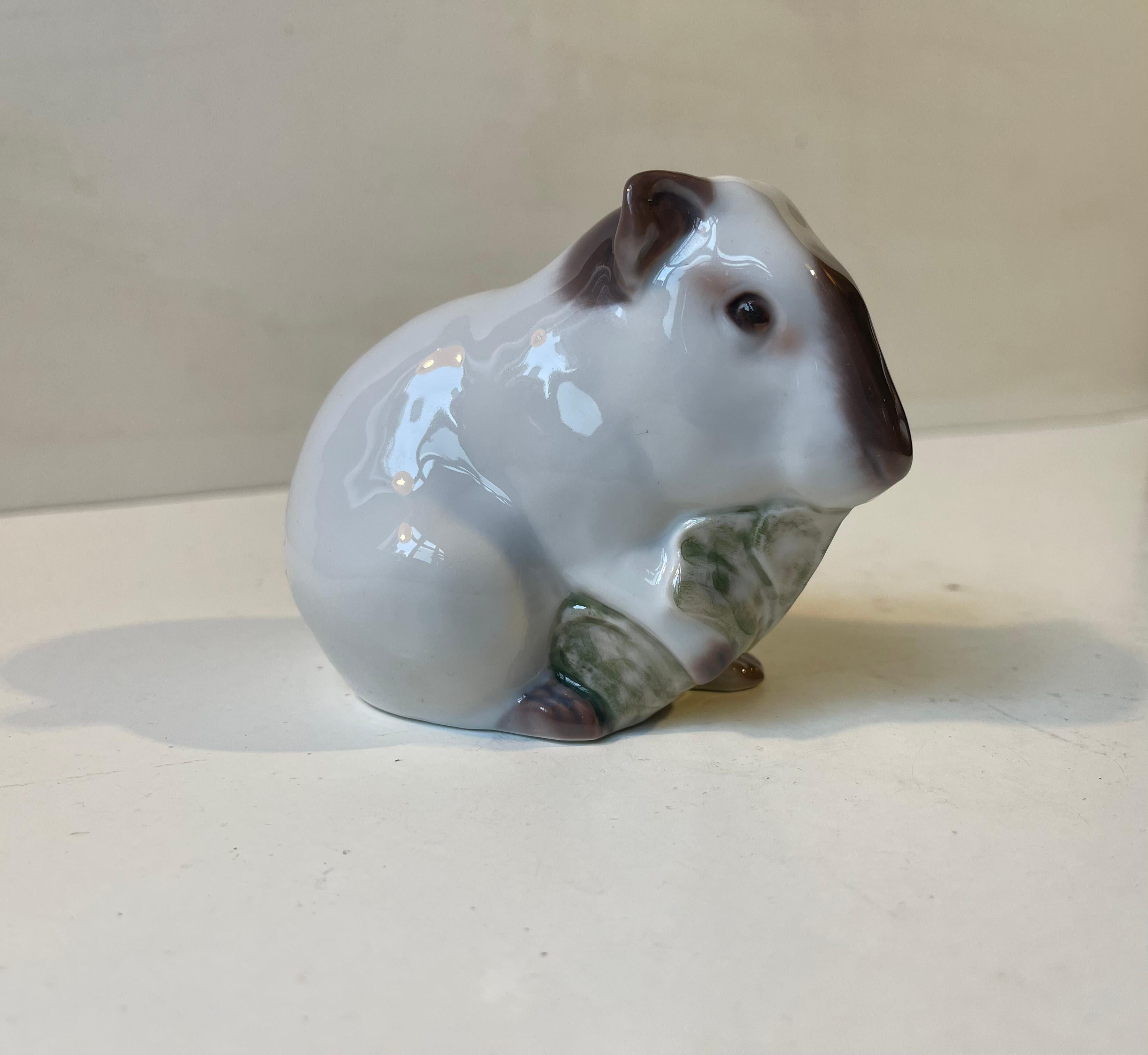 Bing & Grøndahl Meerschweinchen Figur aus glasiertem Porzellan (Glasiert) im Angebot