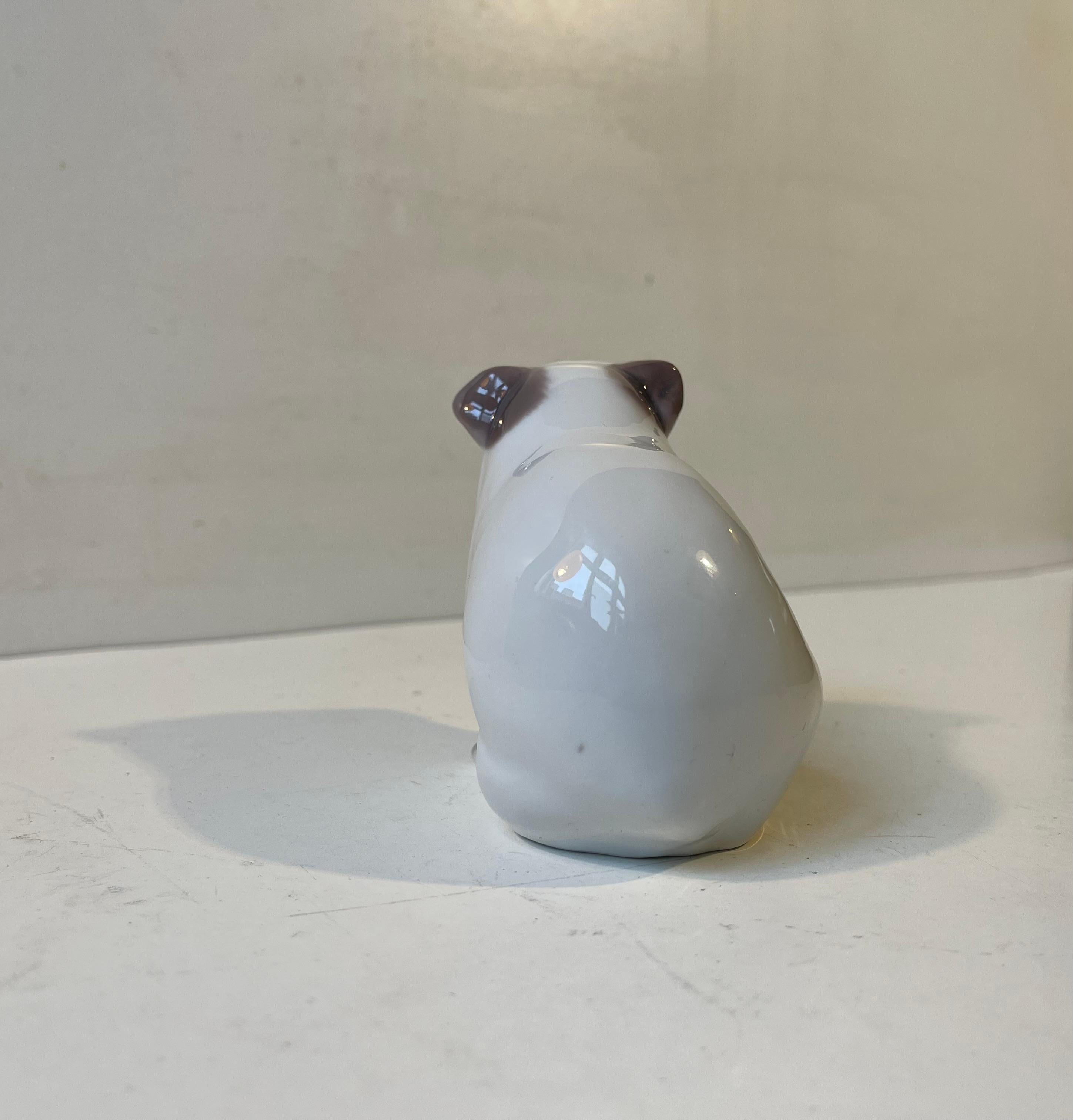 Bing & Grøndahl Meerschweinchen Figur aus glasiertem Porzellan (20. Jahrhundert) im Angebot