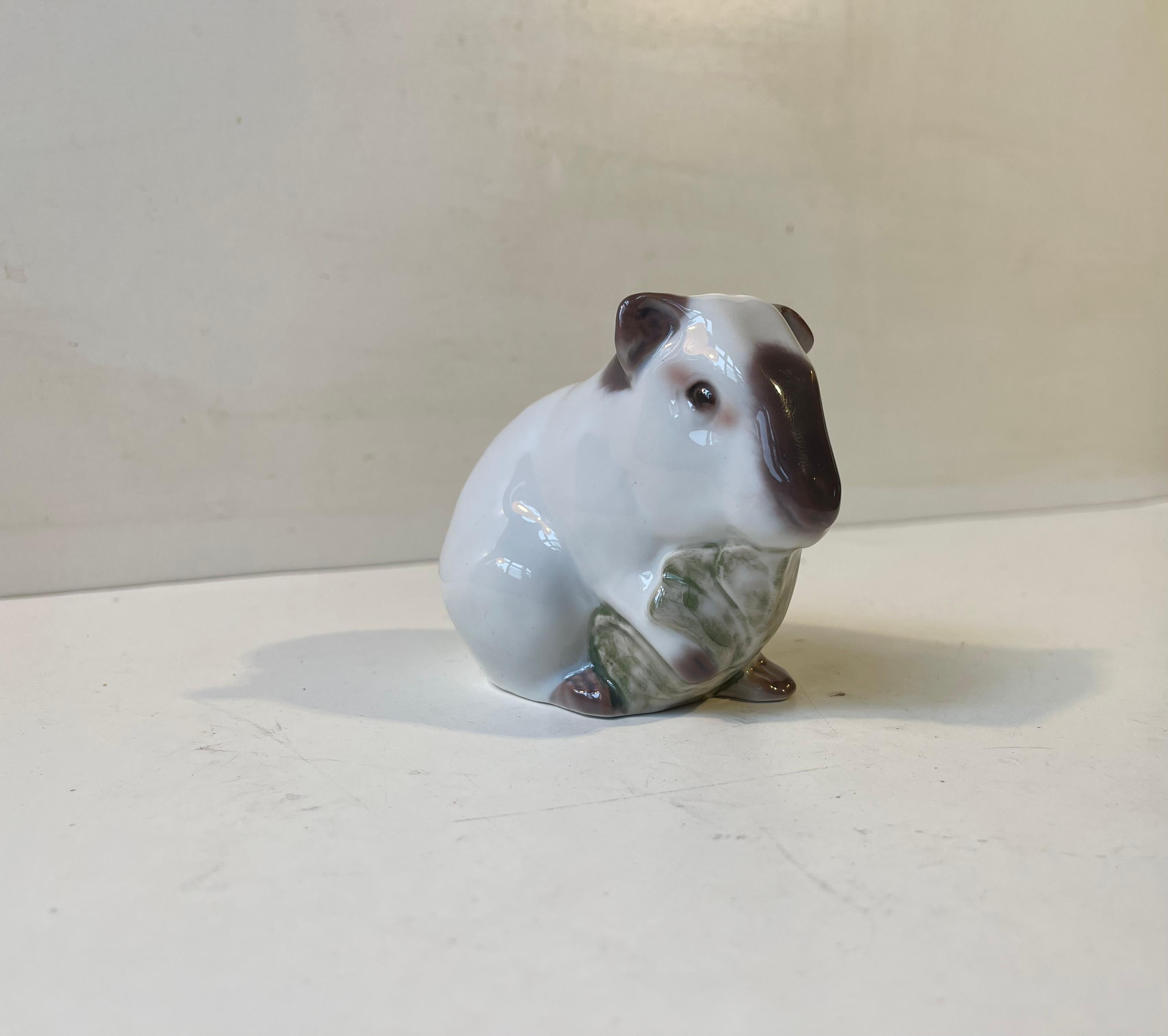 Bing & Grøndahl Meerschweinchen Figur aus glasiertem Porzellan im Angebot 1