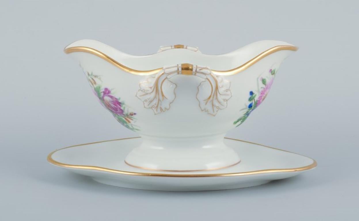 Hand-Painted Bing & Grøndahl, hand-painted sauceboat and bowl decorated with flowers For Sale