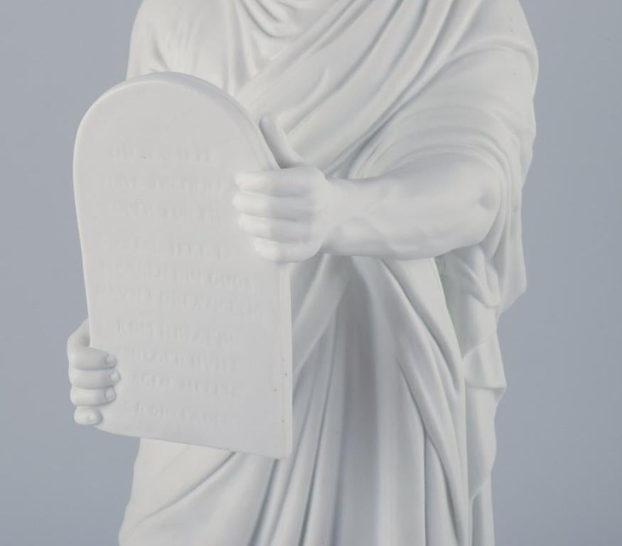 Bing & Grøndahl, grande et impressionnante sculpture en biscuit représentant Moïse. Bon état - En vente à Copenhagen, DK